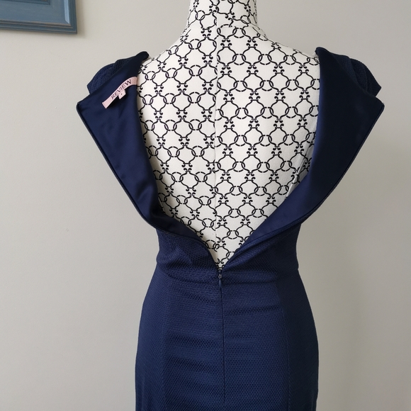 ✨Host Pick✨Review dress blue & white - Picture 4 of 9